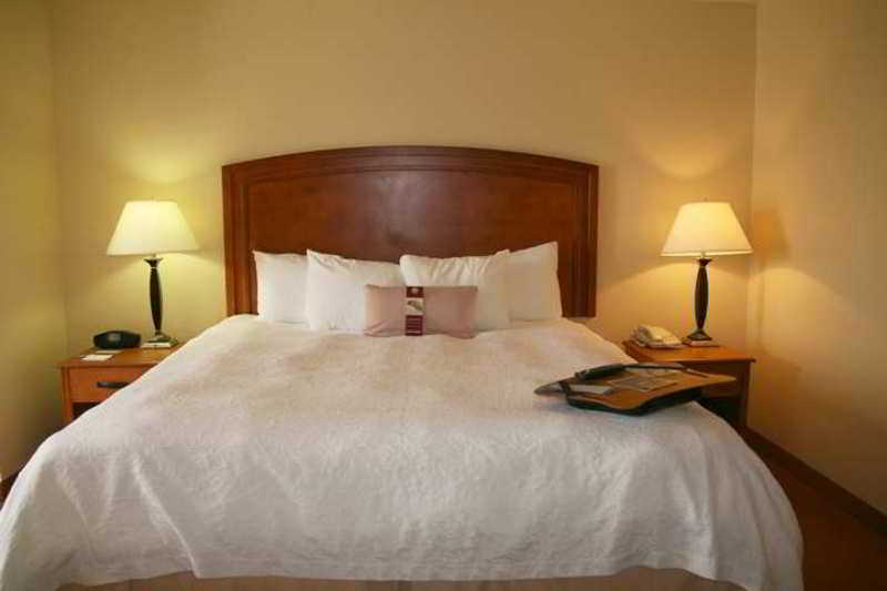 Hampton Inn Champaign/Urbana Номер фото